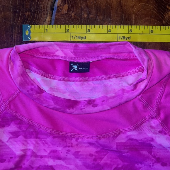 Oakley Rash Guard - Photos show color of the shirt in different lighting. - Picture 5 of 8